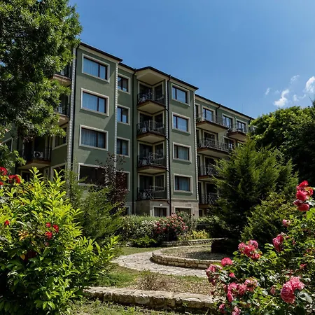 Family One-bedroom With Kitchen Апартаменты Святые Константин и Елена