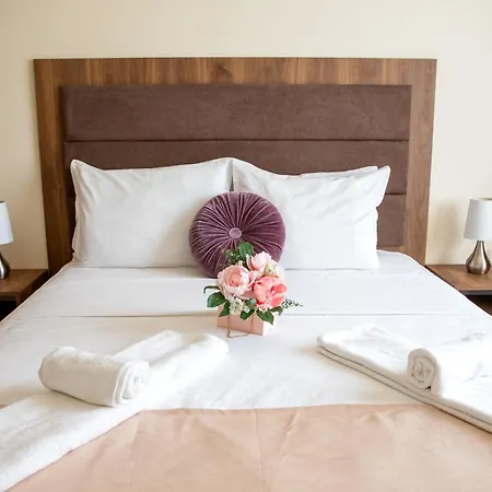 Family One-bedroom With Kitchen Апартаменты Святые Константин и Елена