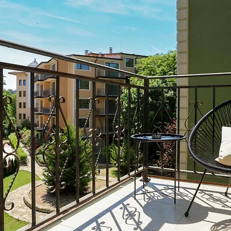 Sea Breeze By The Sea Apartament